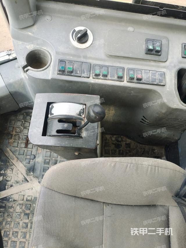 操作把手（壓路機駕駛室）