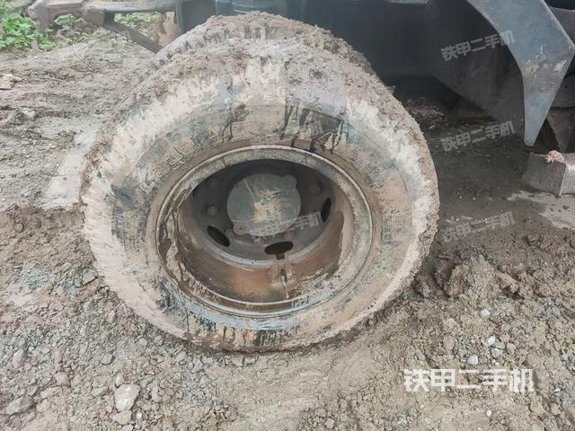 左驅(qū)動(dòng)輪（行走機(jī)構(gòu)）