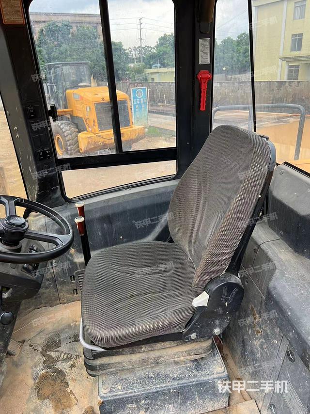 駕駛室工作臺（整機外觀及大件）