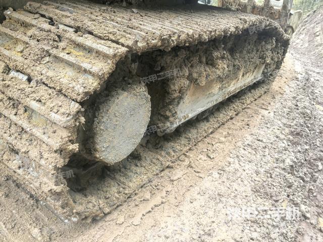 右側(cè)履帶整體(行走機(jī)構(gòu)) 右側(cè)履帶整體(行走機(jī)構(gòu))