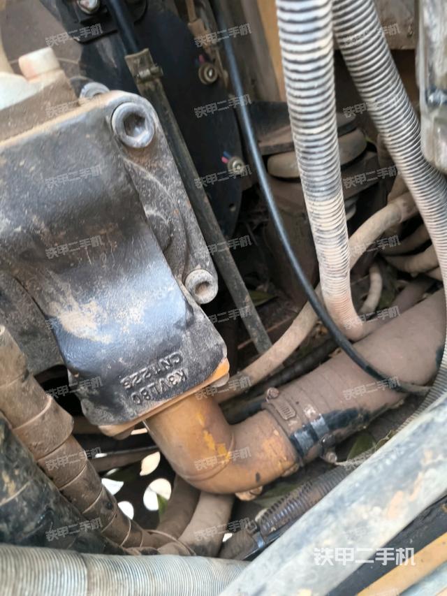 液压泵舱室正面整体(整机外观) 液压泵舱室正面整体(整机外观)