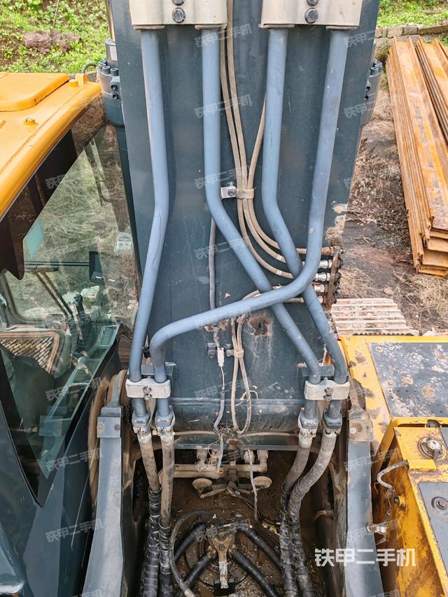 大臂背部俯視（工作和回轉(zhuǎn)裝置）