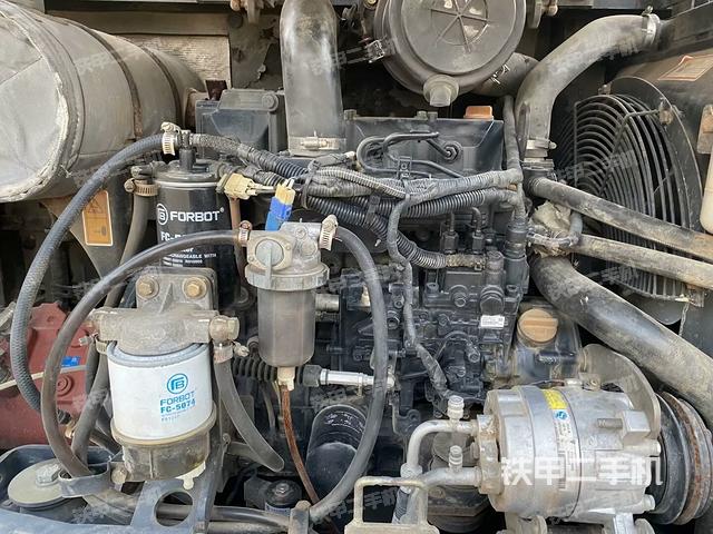 回轉(zhuǎn)馬達(dá)和主控閥(整機(jī)外觀) 回轉(zhuǎn)馬達(dá)和主控閥(整機(jī)外觀)