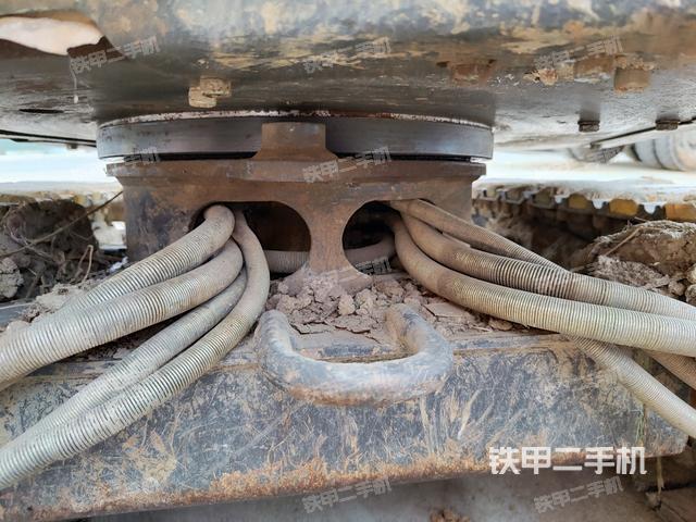 轉(zhuǎn)盤和下車架正前（工作和回轉(zhuǎn)裝置）