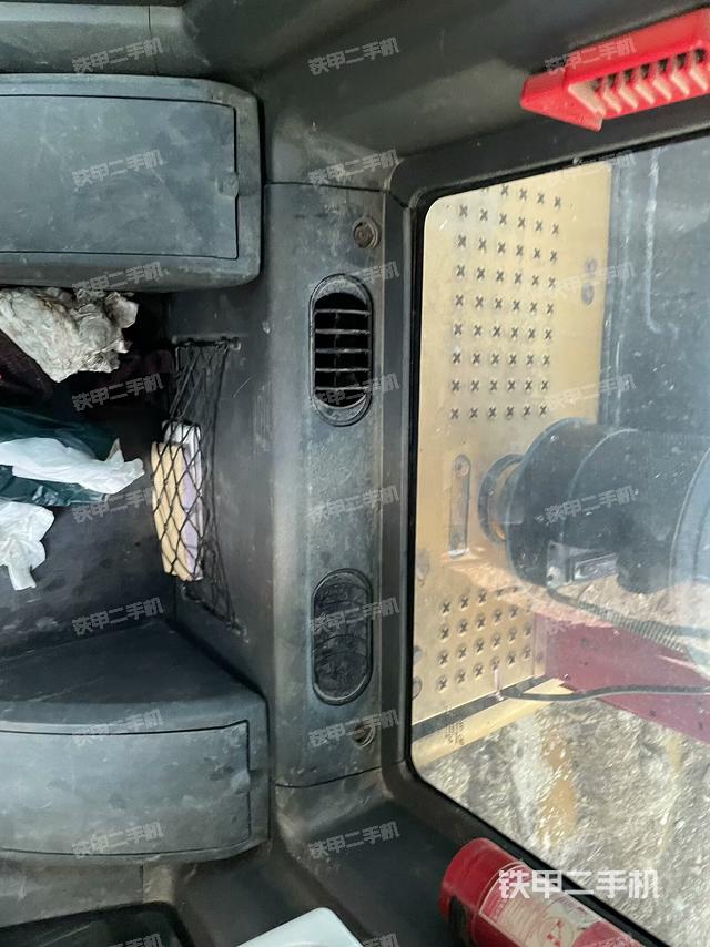 后窗玻璃角標（駕駛室部分）