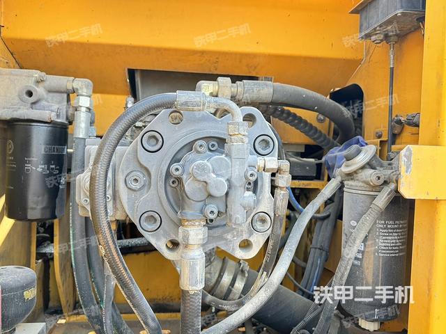 液壓泵艙室正面整體（整機(jī)外觀）