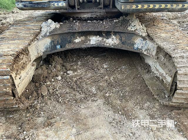 右驅(qū)動輪（行走機構(gòu)）