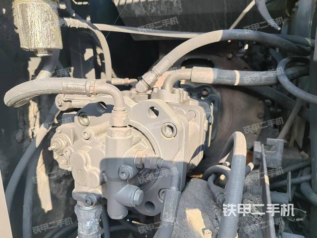 液壓泵艙室正面整體（整機(jī)外觀）