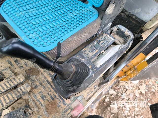 左后方玻璃角標(biāo)（駕駛室部分）