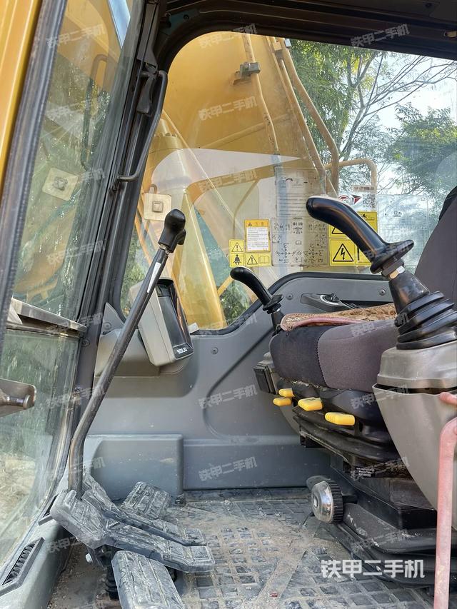 座椅左側(cè)控制臺(tái)/音響/含左手柄（駕駛室部分）