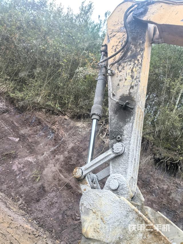 小臂整體左后(工作和回轉(zhuǎn)裝置) 小臂整體左后(工作和回轉(zhuǎn)裝置)