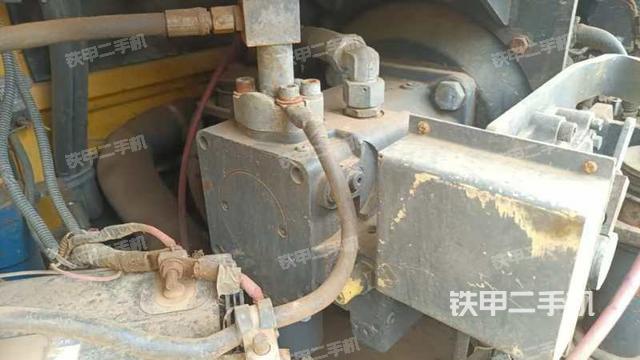 液壓泵艙室正面整體(整機外觀) 液壓泵艙室正面整體(整機外觀)