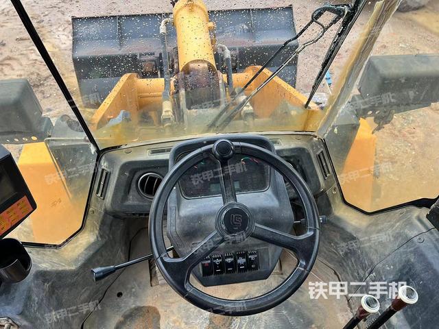 駕駛室操作臺（整機外觀及大件）