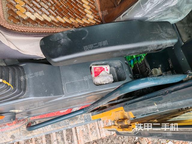 座椅左側(cè)控制臺(tái)/音響/含左手柄（駕駛室部分）