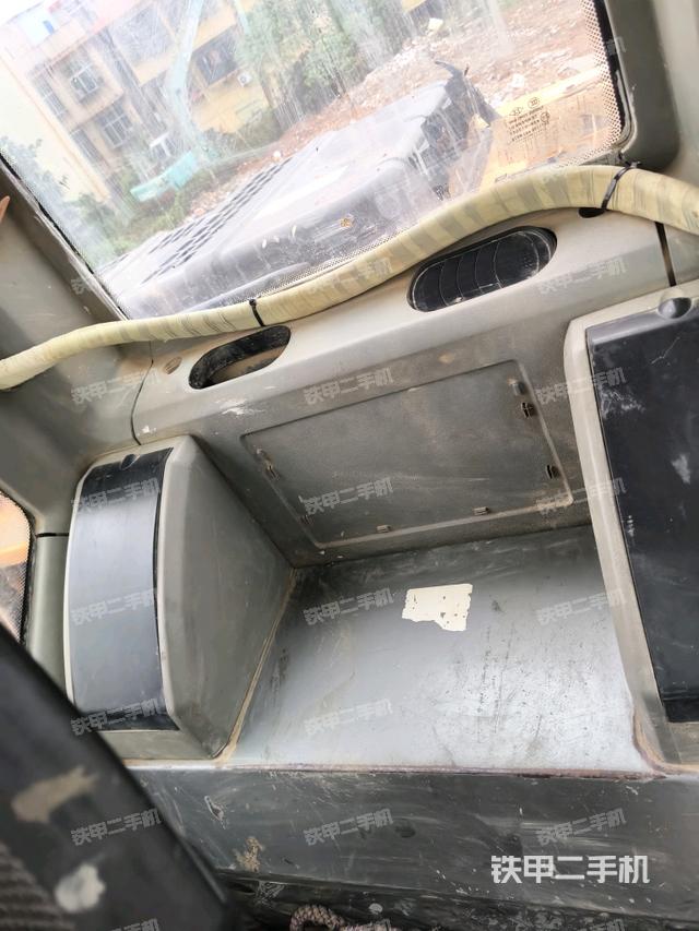 座椅左側(cè)控制臺/音響/含左手柄（駕駛室部分）