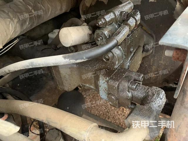 液壓泵艙室正面整體(整機(jī)外觀) 液壓泵艙室正面整體(整機(jī)外觀)