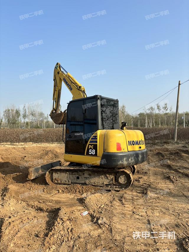 駕駛室整體(整機(jī)外觀) 駕駛室整體(整機(jī)外觀)