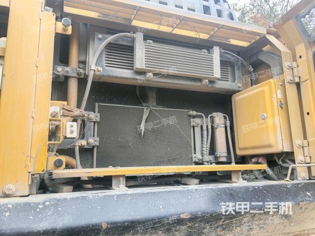 散熱器正面(大件艙室) 散熱器正面(大件艙室)