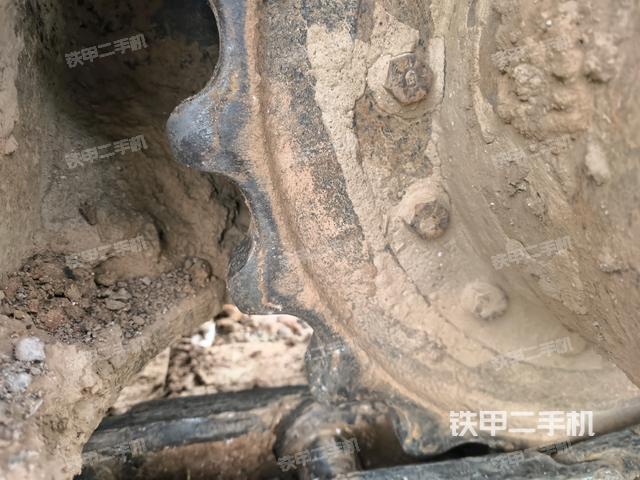 左驅(qū)動輪（行走機(jī)構(gòu)）