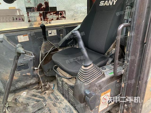 駕駛室整體（整機(jī)外觀）