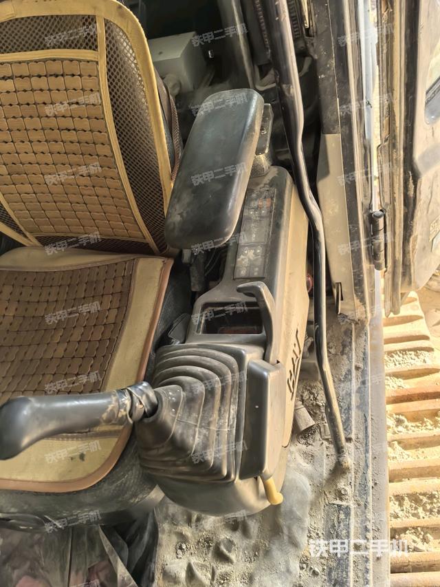 座椅左側(cè)控制臺/音響/含左手柄（駕駛室部分）