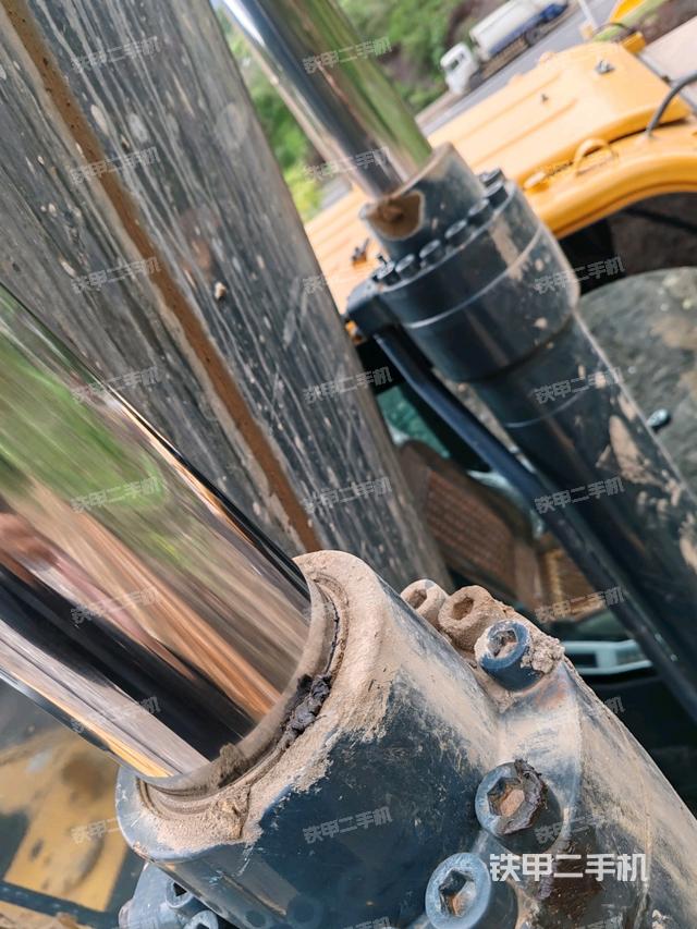 大臂油缸整體?豎拍（工作和回轉(zhuǎn)裝置）