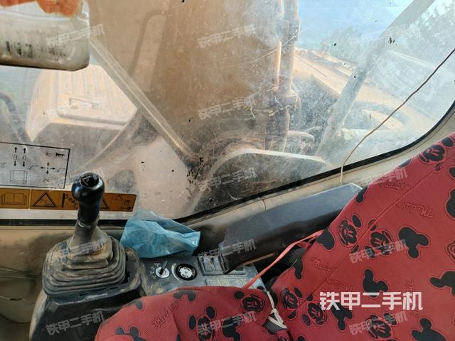 座椅右側(cè)控制臺/鑰匙門/油門/含右手柄(駕駛室部分) 座椅右側(cè)控制臺/鑰匙門/油門/含右手柄(駕駛室部分)