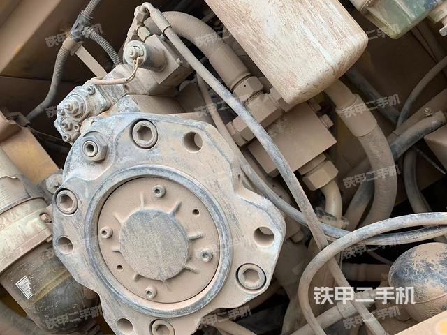 液壓泵艙室正面整體(整機(jī)外觀) 液壓泵艙室正面整體(整機(jī)外觀)