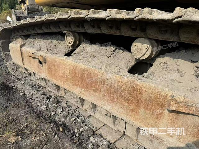 單側(cè)履帶整體(整機外觀) 單側(cè)履帶整體(整機外觀)