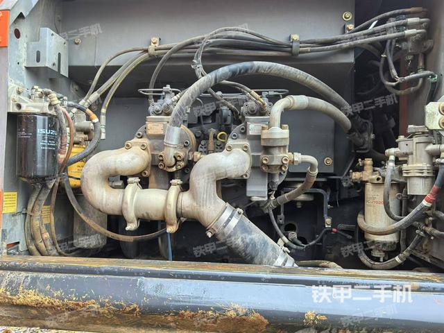 液壓泵艙室正面整體（整機(jī)外觀）