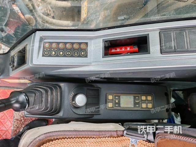 座椅右側(cè)控制臺(tái)/鑰匙門/油門/含右手柄（駕駛室部分）