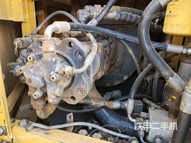 液壓泵艙室正面整體(整機(jī)外觀) 液壓泵艙室正面整體(整機(jī)外觀)