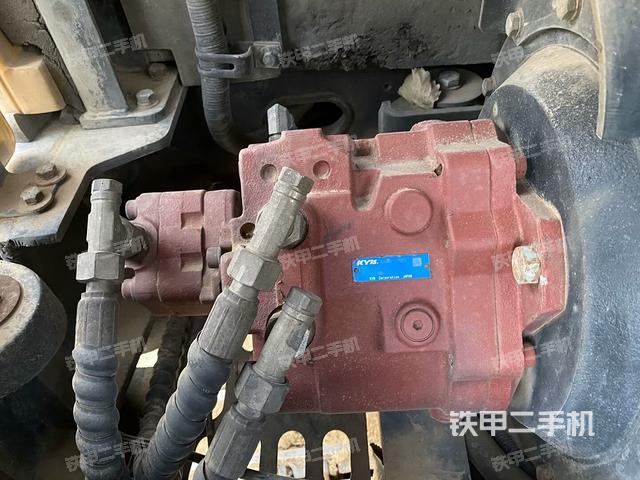 液壓泵艙室正面整體(整機(jī)外觀) 液壓泵艙室正面整體(整機(jī)外觀)