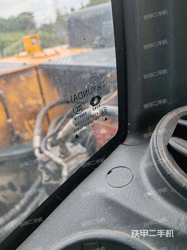 后窗玻璃角標(biāo)（駕駛室部分）