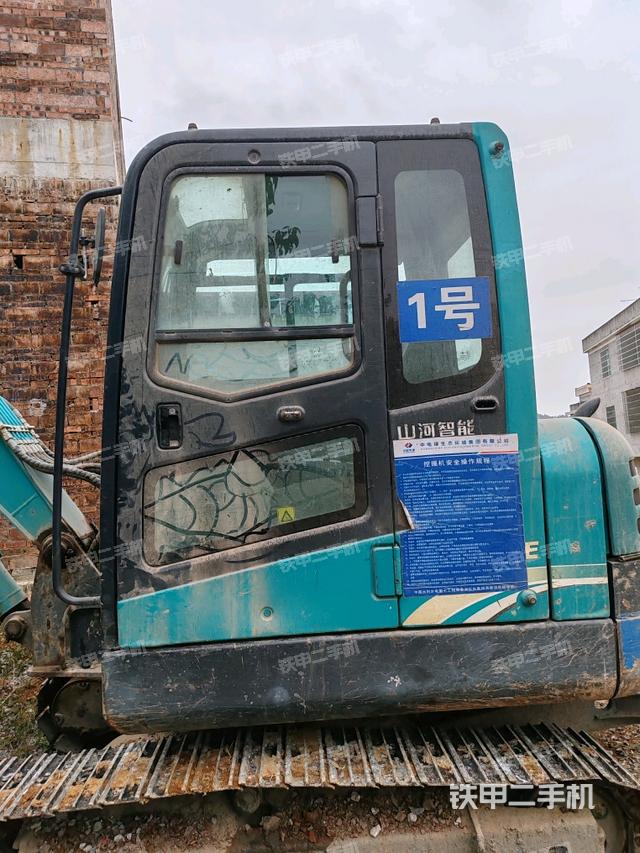 駕駛室整體（整機(jī)外觀）