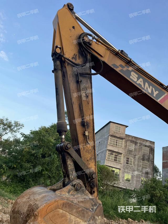 大臂油缸整體?豎拍（工作和回轉(zhuǎn)裝置）