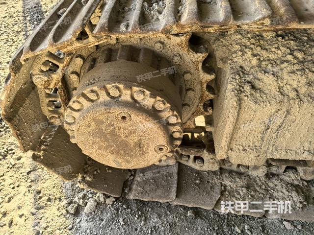 左驅(qū)動輪（行走機(jī)構(gòu)）