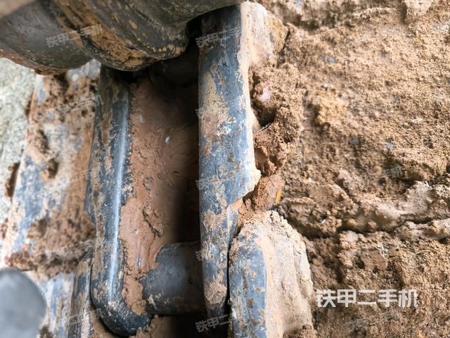 单侧履带整体(整机外观) 单侧履带整体(整机外观)