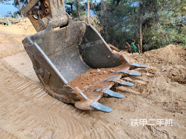 鏟斗45度(工作和回轉(zhuǎn)裝置) 鏟斗45度(工作和回轉(zhuǎn)裝置)
