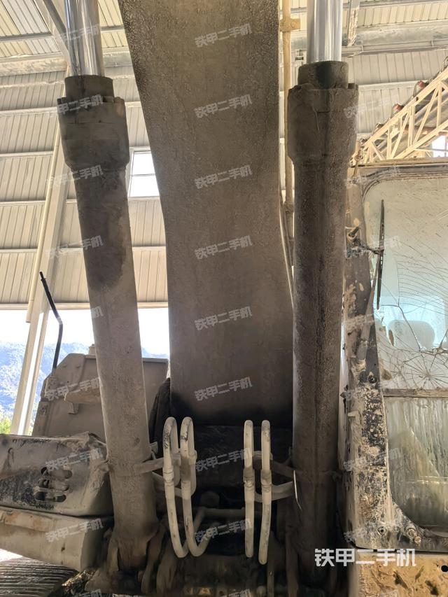 大臂油缸整體?豎拍（工作和回轉(zhuǎn)裝置）