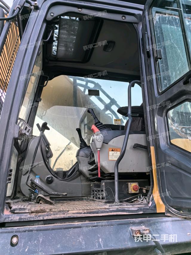 駕駛室整體（整機(jī)外觀）