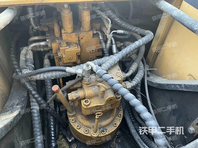 氣門室蓋螺絲特寫（上車部件）