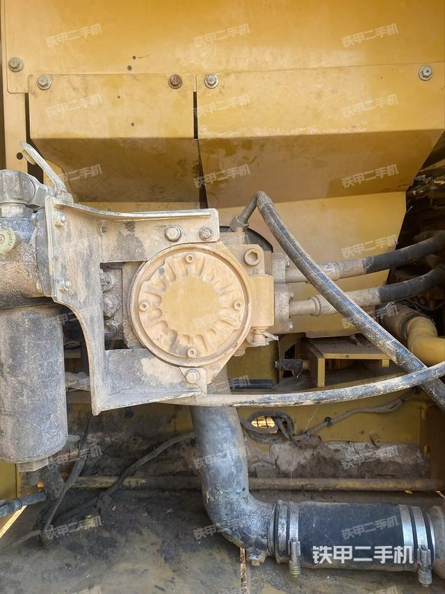 液壓泵艙室正面整體（整機(jī)外觀）