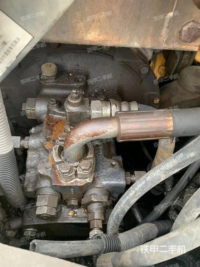 液壓泵艙室正面整體（整機(jī)外觀）