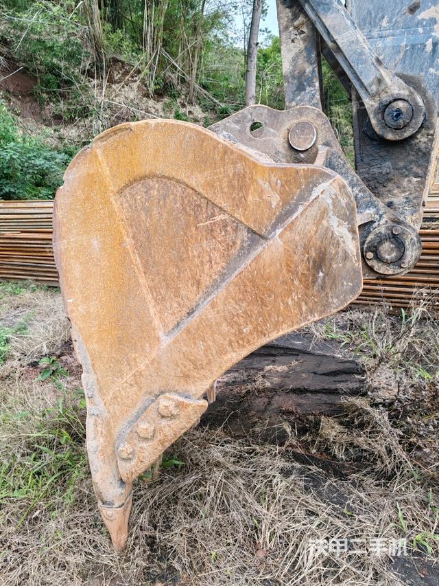 鏟斗右后整體（工作和回轉(zhuǎn)裝置）