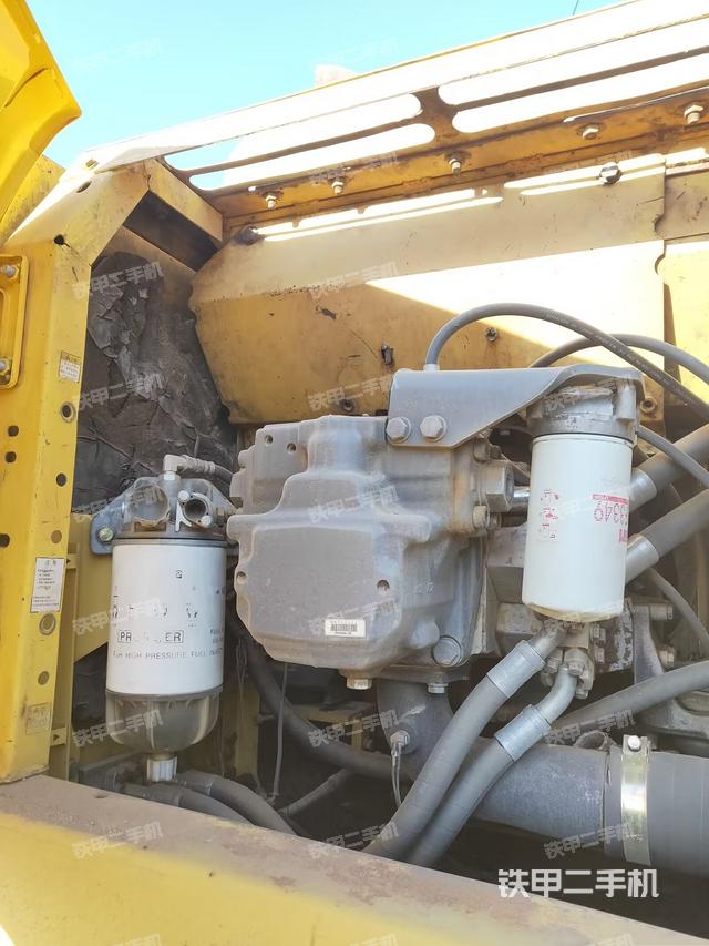 液壓泵艙室正面整體(整機(jī)外觀) 液壓泵艙室正面整體(整機(jī)外觀)