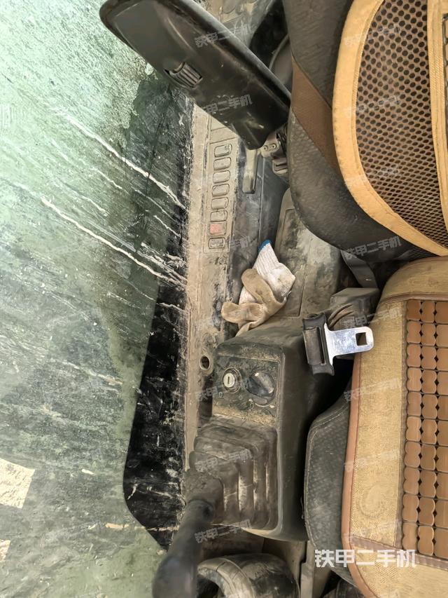 座椅右側(cè)控制臺/鑰匙門/油門/含右手柄（駕駛室部分）