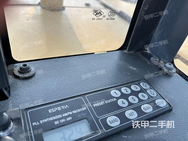 回轉(zhuǎn)馬達(dá)和主控閥(整機(jī)外觀) 回轉(zhuǎn)馬達(dá)和主控閥(整機(jī)外觀)