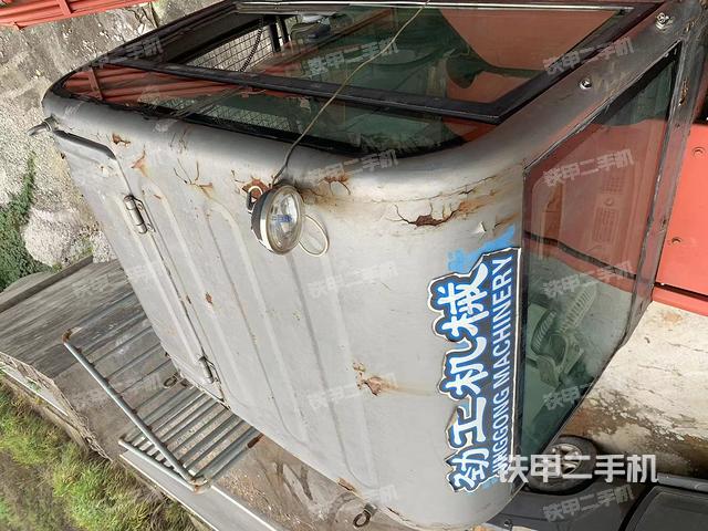 駕駛室頂部（整機外觀）