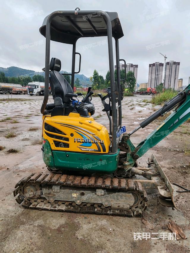 轉(zhuǎn)盤和下車架正前(工作和回轉(zhuǎn)裝置) 轉(zhuǎn)盤和下車架正前(工作和回轉(zhuǎn)裝置)